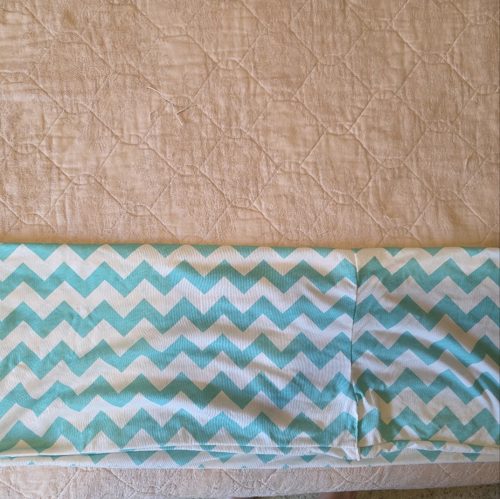 Chevron Patterned Scarf in Mint And White